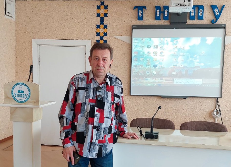 Доповідає Валерій Габрусєв